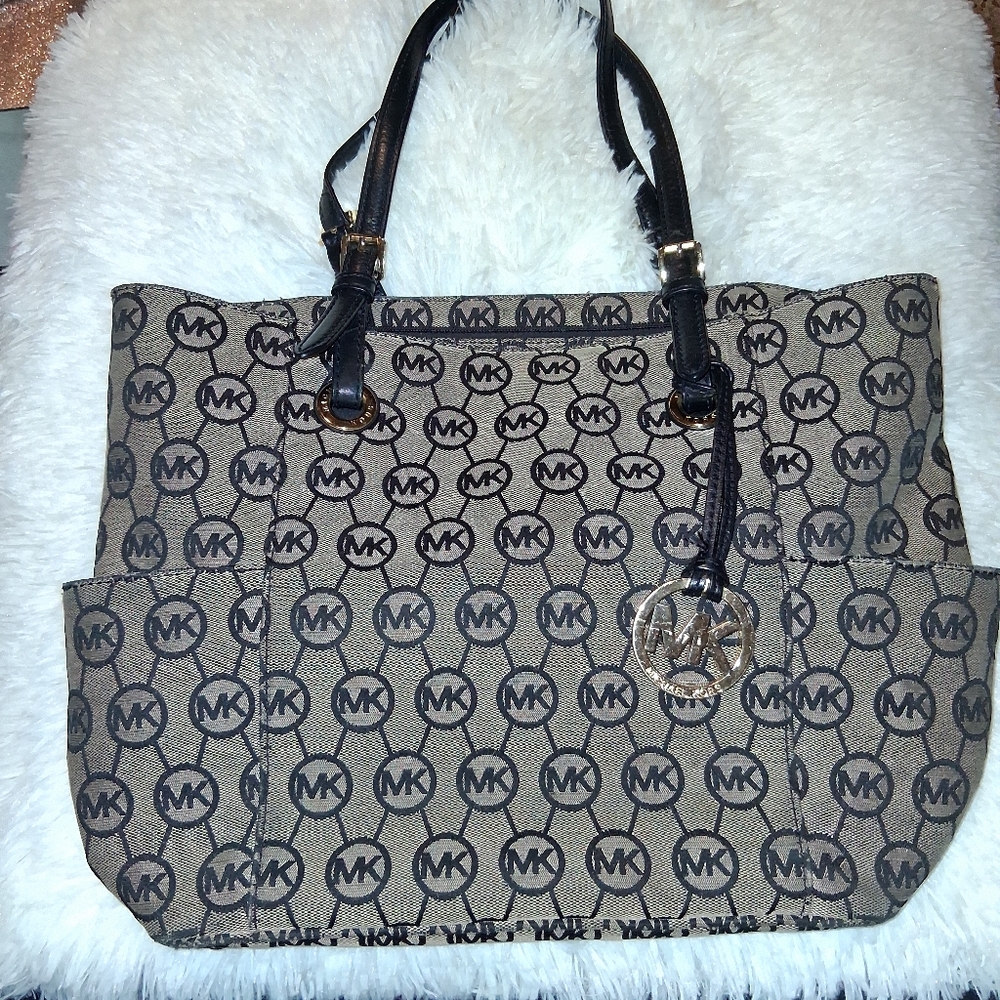 Stylish Michael Kors Logo Tote Bag - Black and Tan